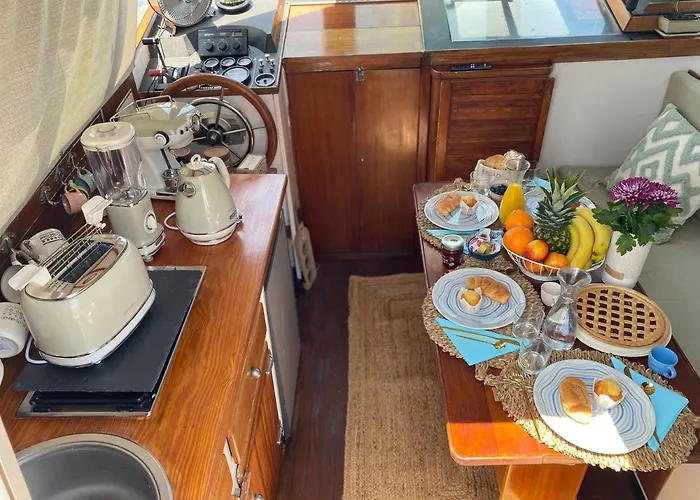 Sailing Nights Boat&Breakfast